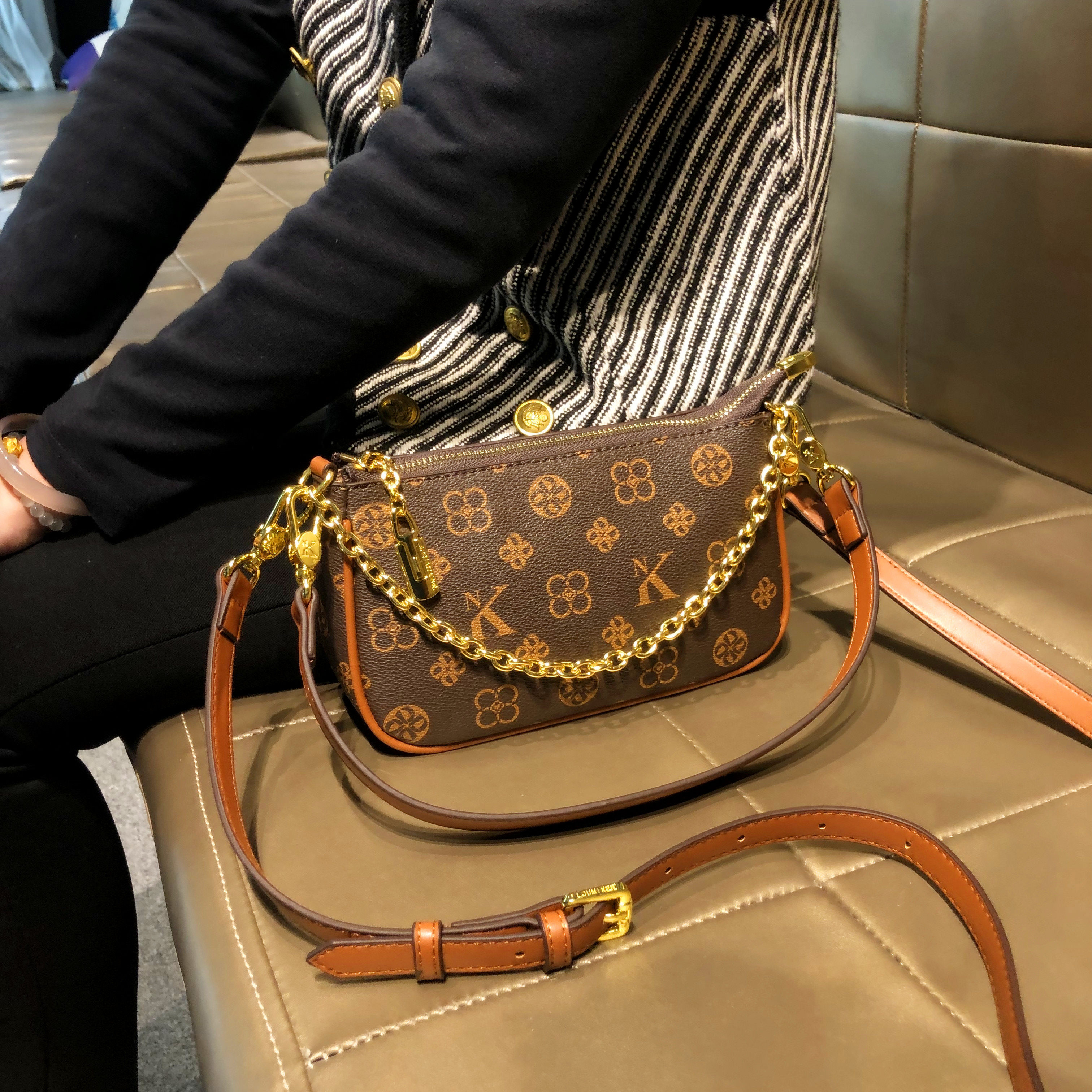 香港品牌包包2026新款复古高级感腋下包真皮流行单肩斜挎小方包女,箱包皮具/热销女包/男包,小方包,淘宝优惠券,粉丝福利购,淘宝优惠卷