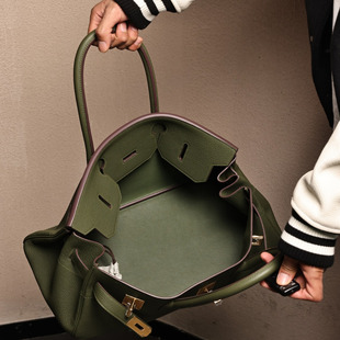 橄榄绿色皮质托特包男士大容量手提包商务休闲通勤包金扣