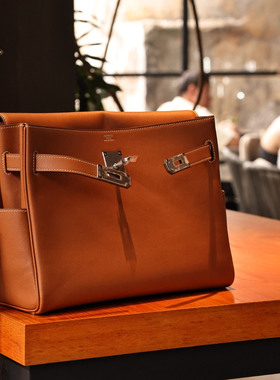 Kelly Messenger大号邮差包，金棕色Evercolor皮，实拍现货