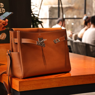 Kelly Messenger大号邮差包，金棕色Evercolor皮，实拍现货