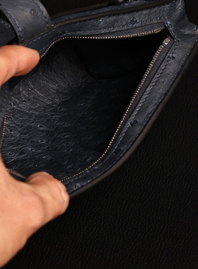 BV款大号手拿包，全鸵鸟皮版本（内外全鸵鸟皮），午夜蓝色实拍