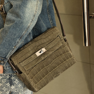 Kelly Messenger27小号邮差包，鼠尾草绿色磨砂鳄鱼皮
