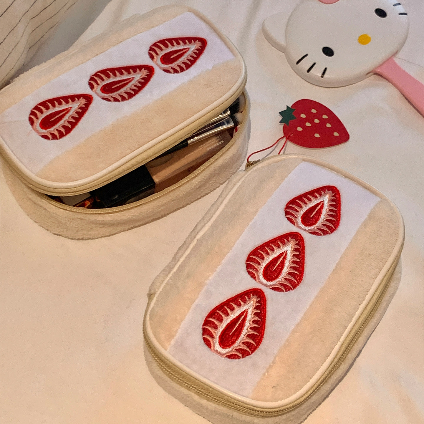 可爱草莓三明治化妆包女大容量便携口红刷子杂物收纳袋旅行洗漱包,收纳整理,化妆包,淘宝优惠券,粉丝福利购,淘宝优惠卷