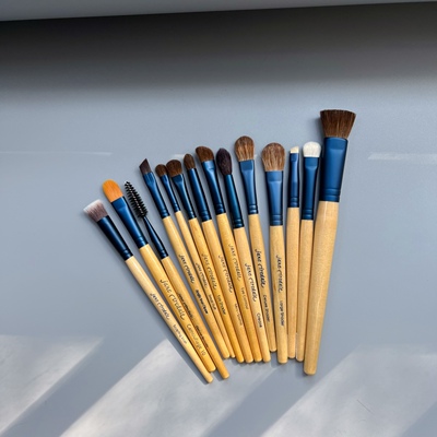 数量都不多！Jane iredale 珍爱短杆动物毛眼影刷眉刷遮瑕刷