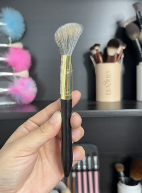 稀有毛松鼠毛混毛坡型腮红刷 D29A