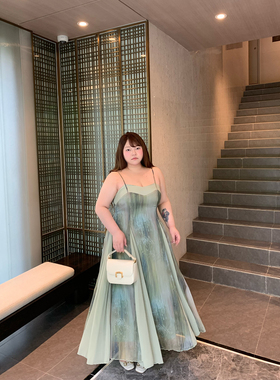 dese嘚瑟软糖气质温柔两件套V领长袖开衫港风复古绿色吊带连衣裙