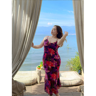 dese嘚瑟软糖大码女装夏季吊带连衣裙法式荡领收腰紫碎花鱼尾长裙