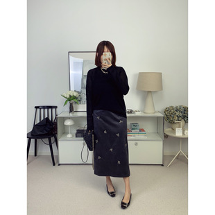 鸬鹚 饰麂皮绒直筒半身裙25秋冬新款 复古设计感钉珠装 重工