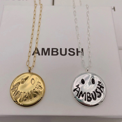 AMBUSH黄铜镀金男女染黑笑脸项链
