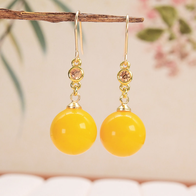 천연 밀랍 귀걸이 치킨 지방 노란색 호박 둥근 구슬 귀걸이 14K 금으로 채워진 여성용 단순하고 세련된 얼굴 모양 귀걸이