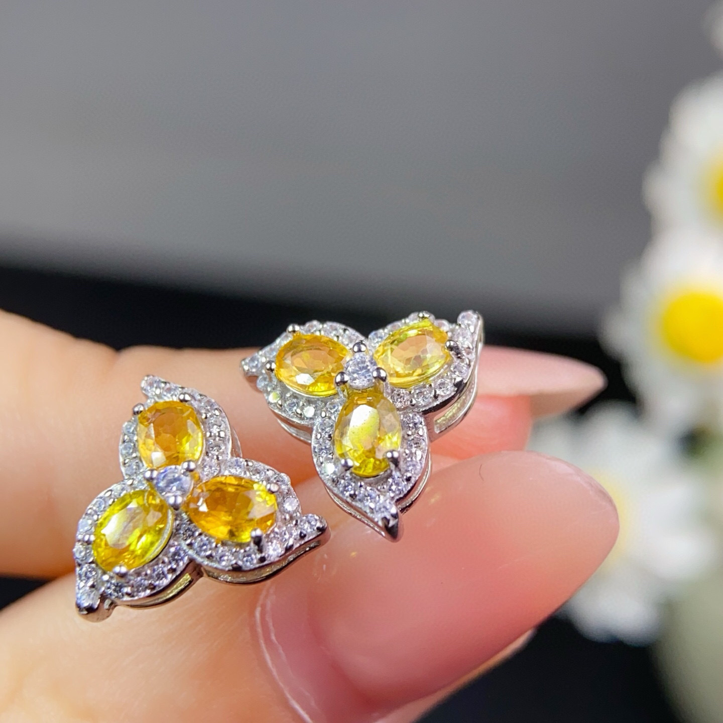 纯天然彩色蓝宝耳钉，粉嫩晶体通透帕帕拉恰，尺寸3*4mm