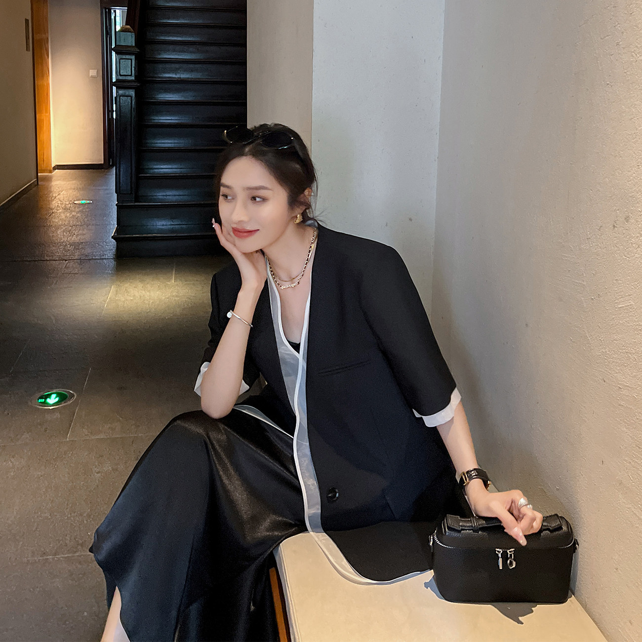 黑色短袖西装外套女2025