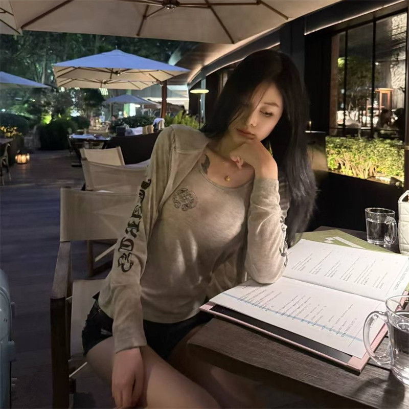 夏季经典设计感马蹄梵文印花连帽防晒衫+十字架辣妹背心两件套女,女装/女士精品,时尚套装,淘宝优惠券,粉丝福利购,淘宝优惠卷