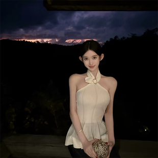 樊樊「撩人」26C小香挂脖露背针织背心 显瘦纸片人矜贵气质美出圈