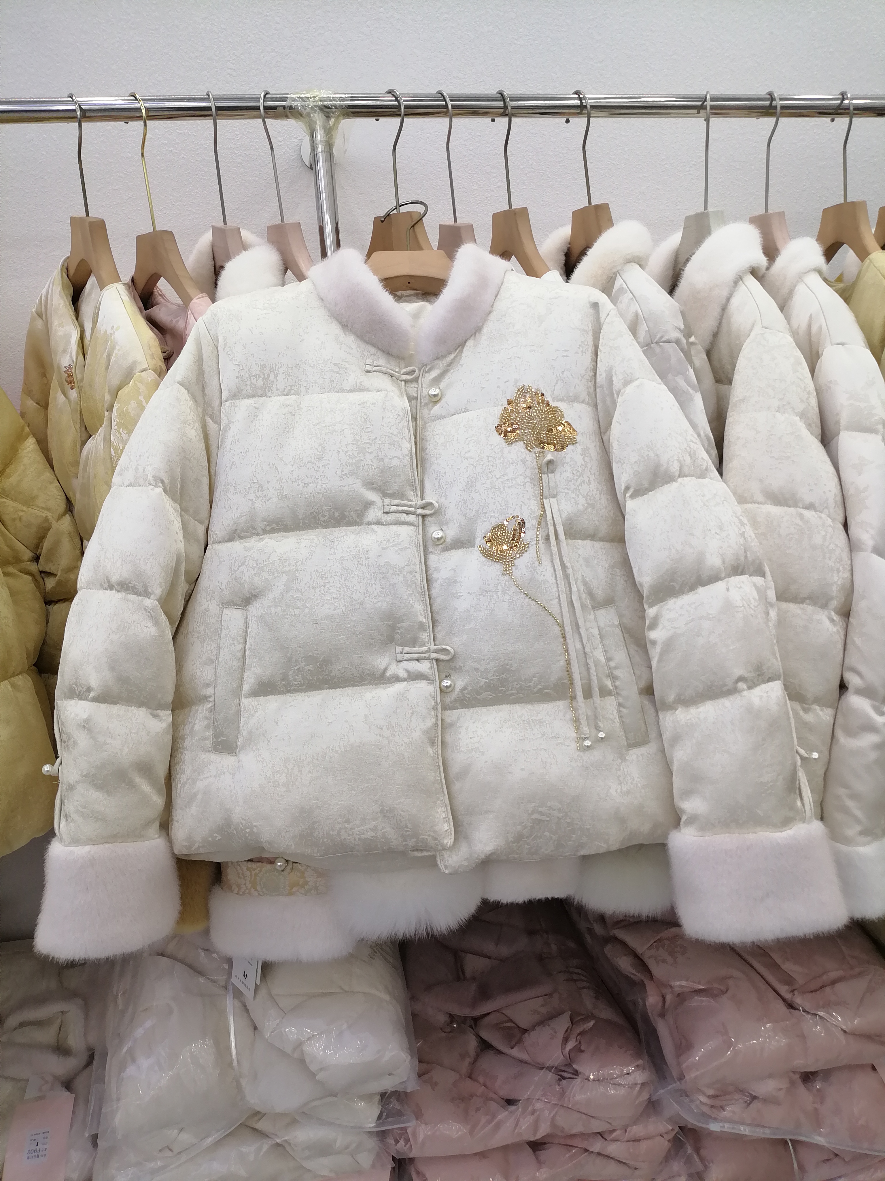 2025冬季新中式国风棉服女提花重工刺绣亮片小个子保暖棉衣短外套