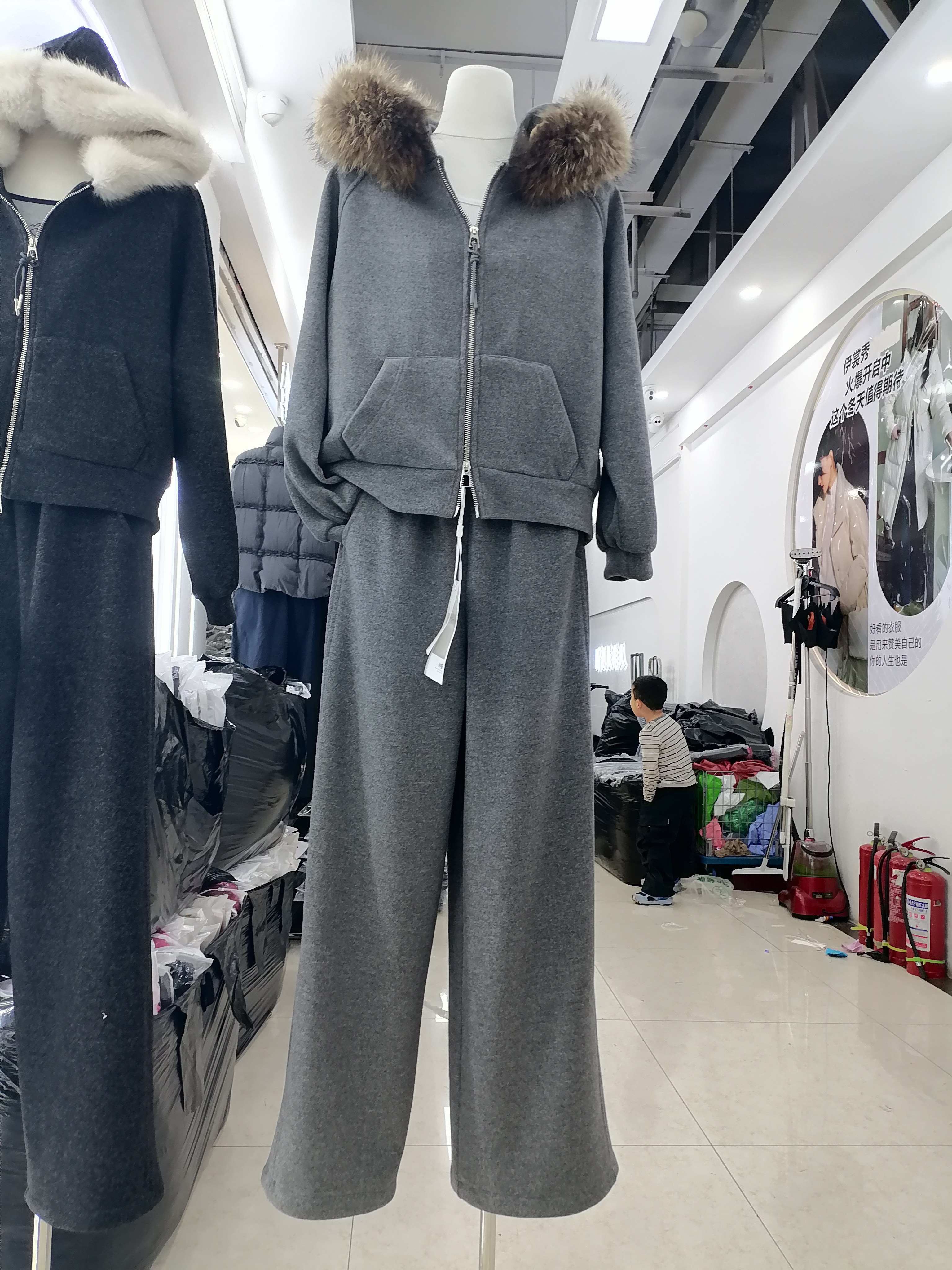 2025冬欧韩休闲运动套装女短款宽松小个子保暖加绒连帽卫衣两件套,女装/女士精品,时尚套装,淘宝优惠券,粉丝福利购,淘宝优惠卷