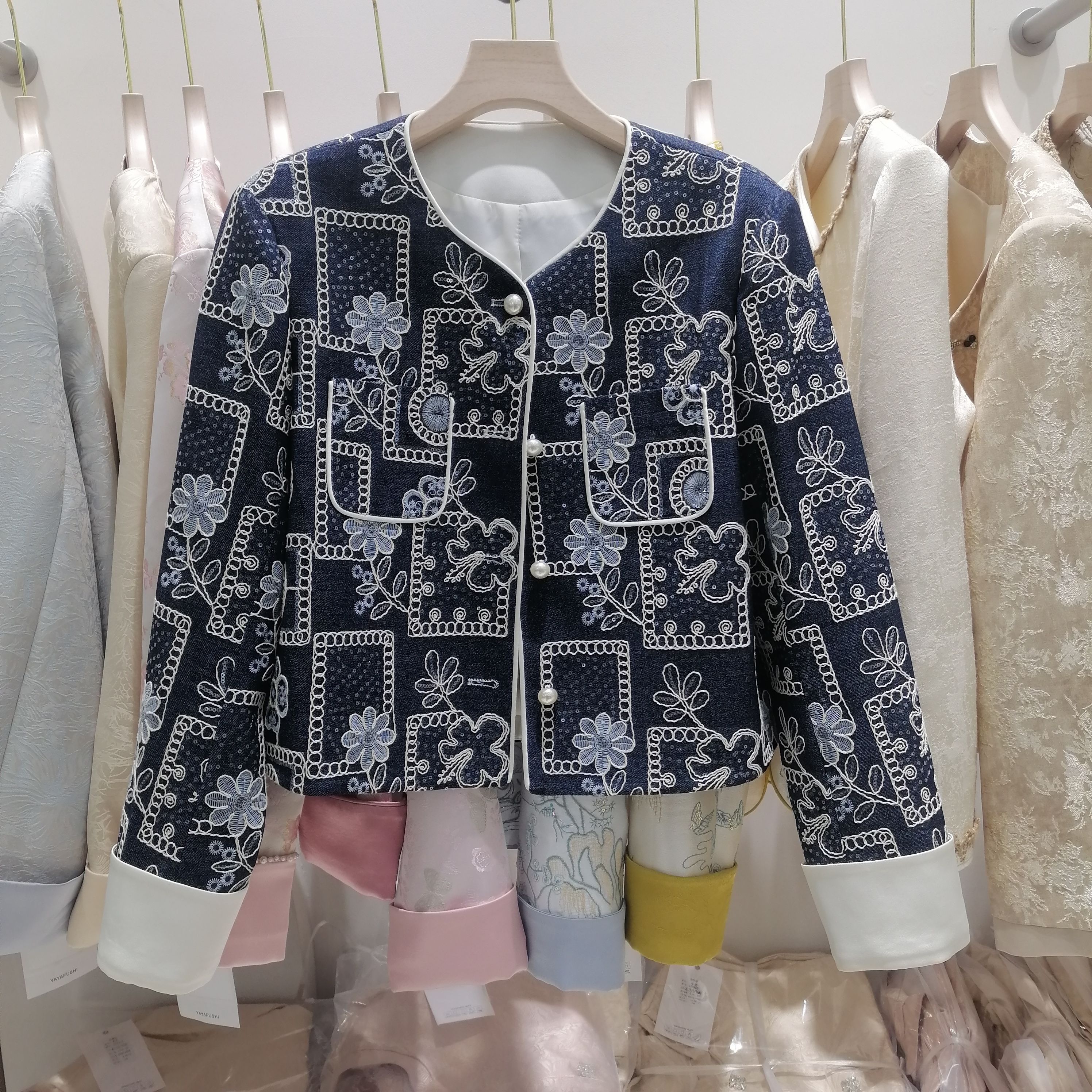 新中式国风刺绣提花深色复古短外套女2025春季小个子高级感上衣