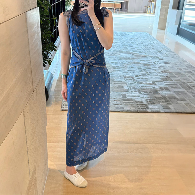 法式小众 2026夏季复古印花前绑带收腰长裙一字领无袖连衣裙女