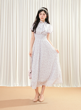 【花缚粉蝶】 夏季新款简约通勤甜美超仙碎花蝴蝶结系带连衣裙女