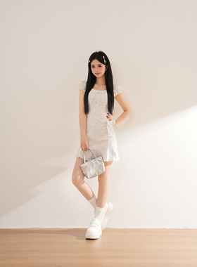 风琴少女 古着A字短裙小众设计感白色条纹方领收腰连衣裙小清新女