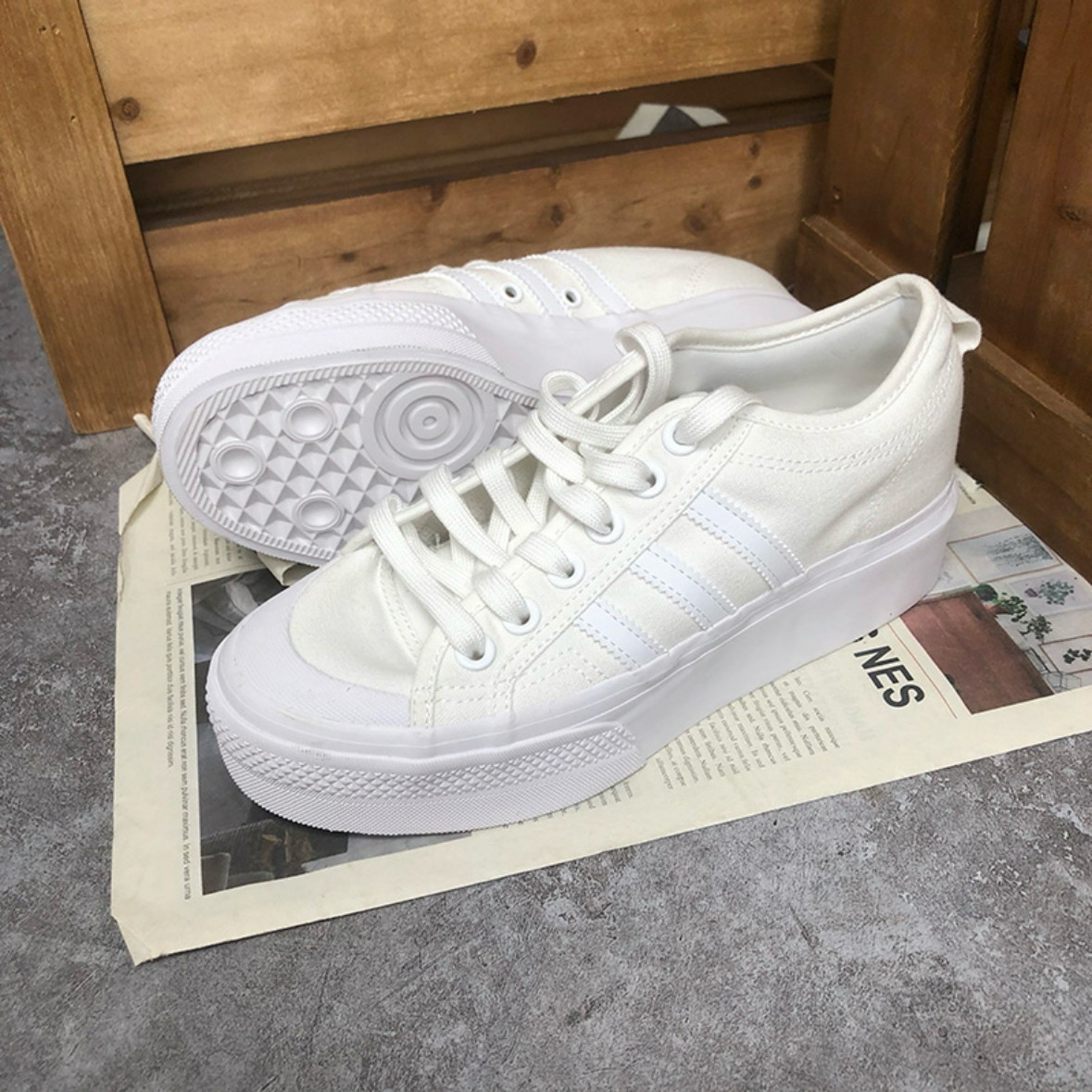 adidas增高运动帆布鞋