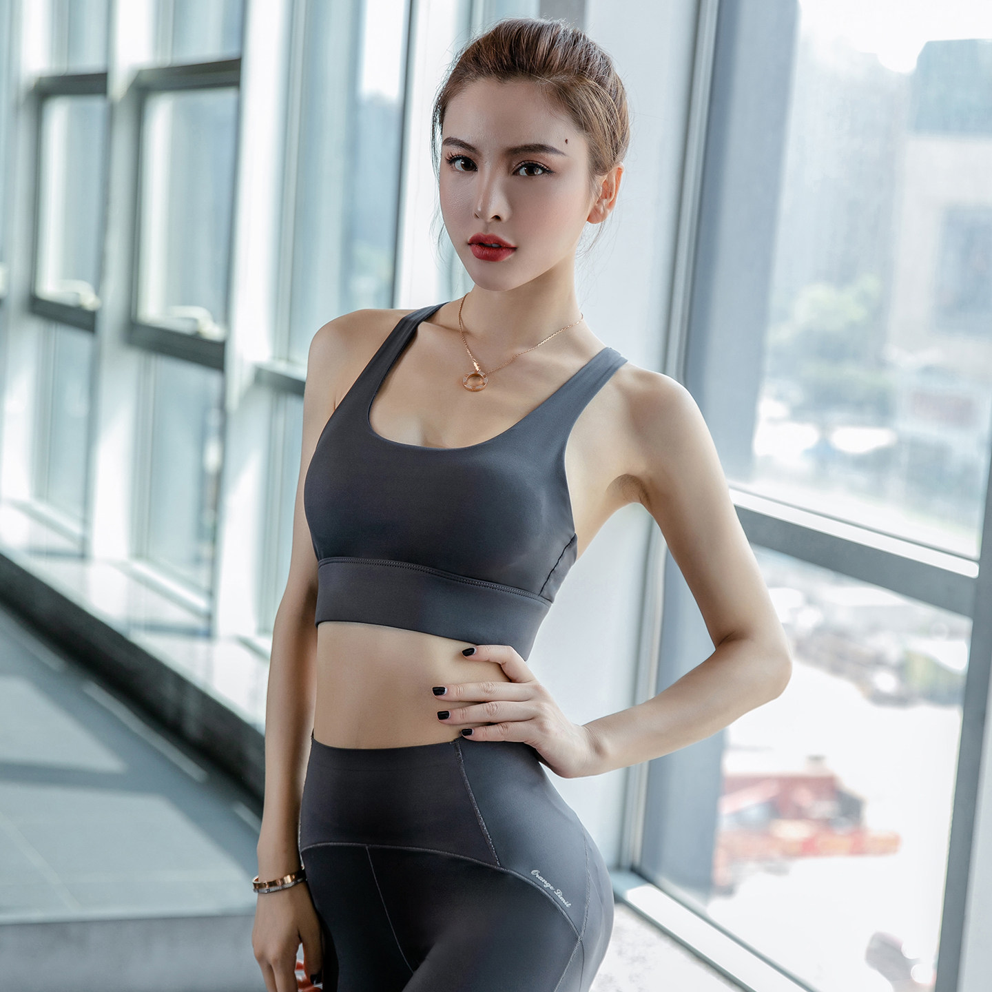 瑜伽内衣运动文胸女专业高端时尚性感网红紧身健身房跑步速干Bra