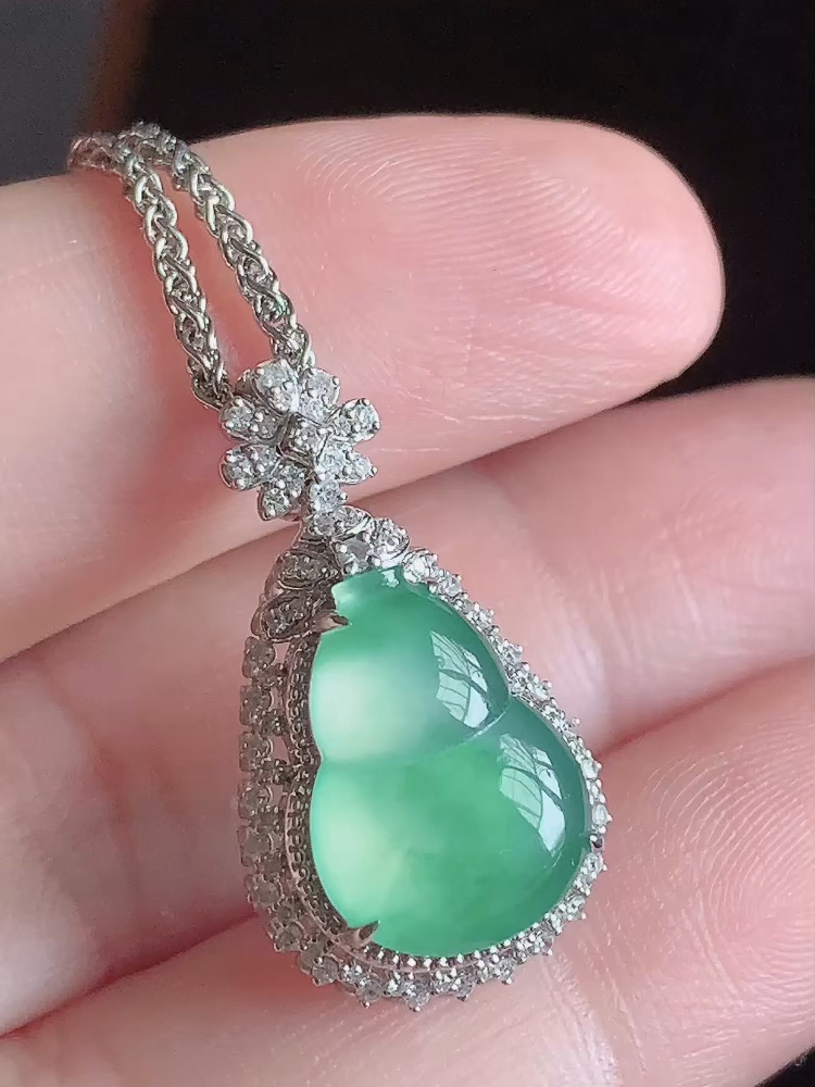 高冰翡翠绿葫芦吊坠 18K金镶嵌冰飘绿A货葫芦挂件 冰种缅甸玉葫芦