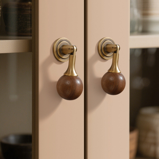 法式轻奢柜门把手衣柜门抽屉中古风胡桃木圆球新中式吊坠拉手大全