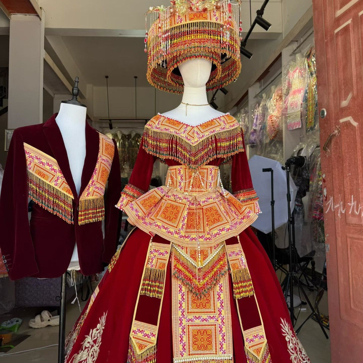 红色复古刺绣重工婚服女套装