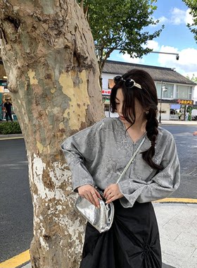 喜鹊梅花提花新中式上衣粘纤V领盘扣宽松衬衫气质百搭日常通勤