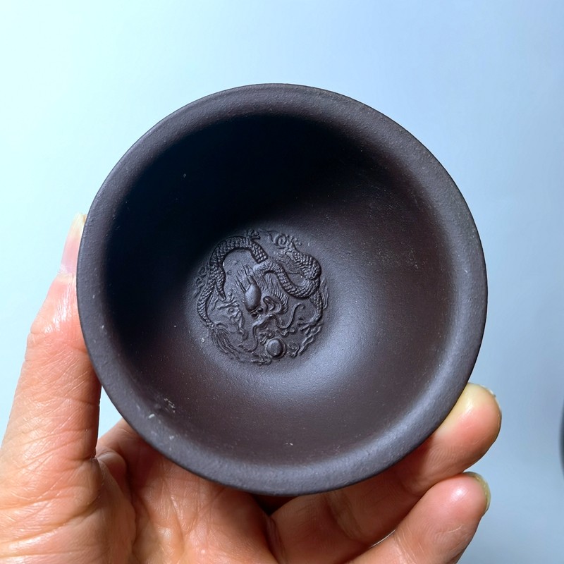 宜兴紫砂老库存品茗杯原矿紫泥70cc神龙吐珠堆绘小茶杯茶盏主人杯