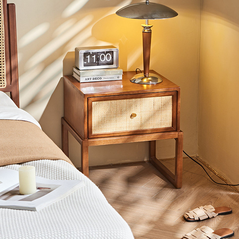 北欧实木小户型床头柜