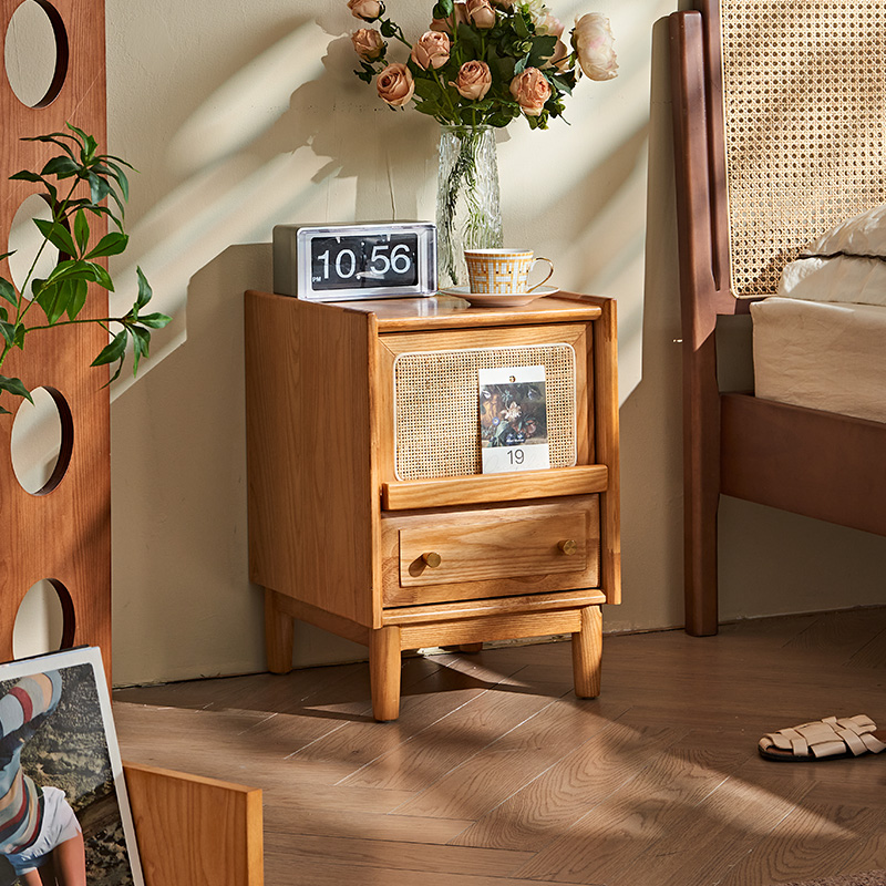 北欧实木小户型床头柜