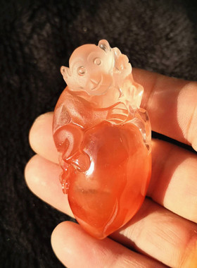 晶山角商城天然红兔毛红水晶猴子寿桃吊坠67*32*20mm49.1g