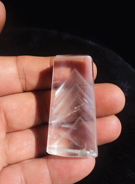 晶山角商城天然绿幽灵内有千层山金字塔型吊坠 50*26*14mm 32.5g