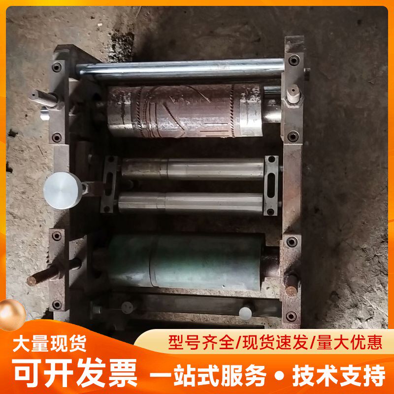 出拆机件滚筒一组对压机，牵引辊，滚轮，带轴承支架，成色有使用