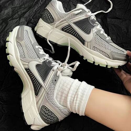 NIKE耐克W NIKE ZOOM VOMERO 5运动休闲鞋FB8825-001