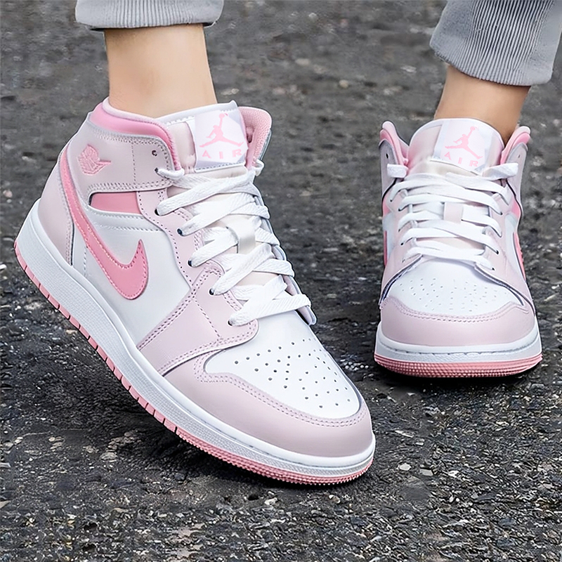 耐克AJ1轻便篮球鞋休闲板鞋