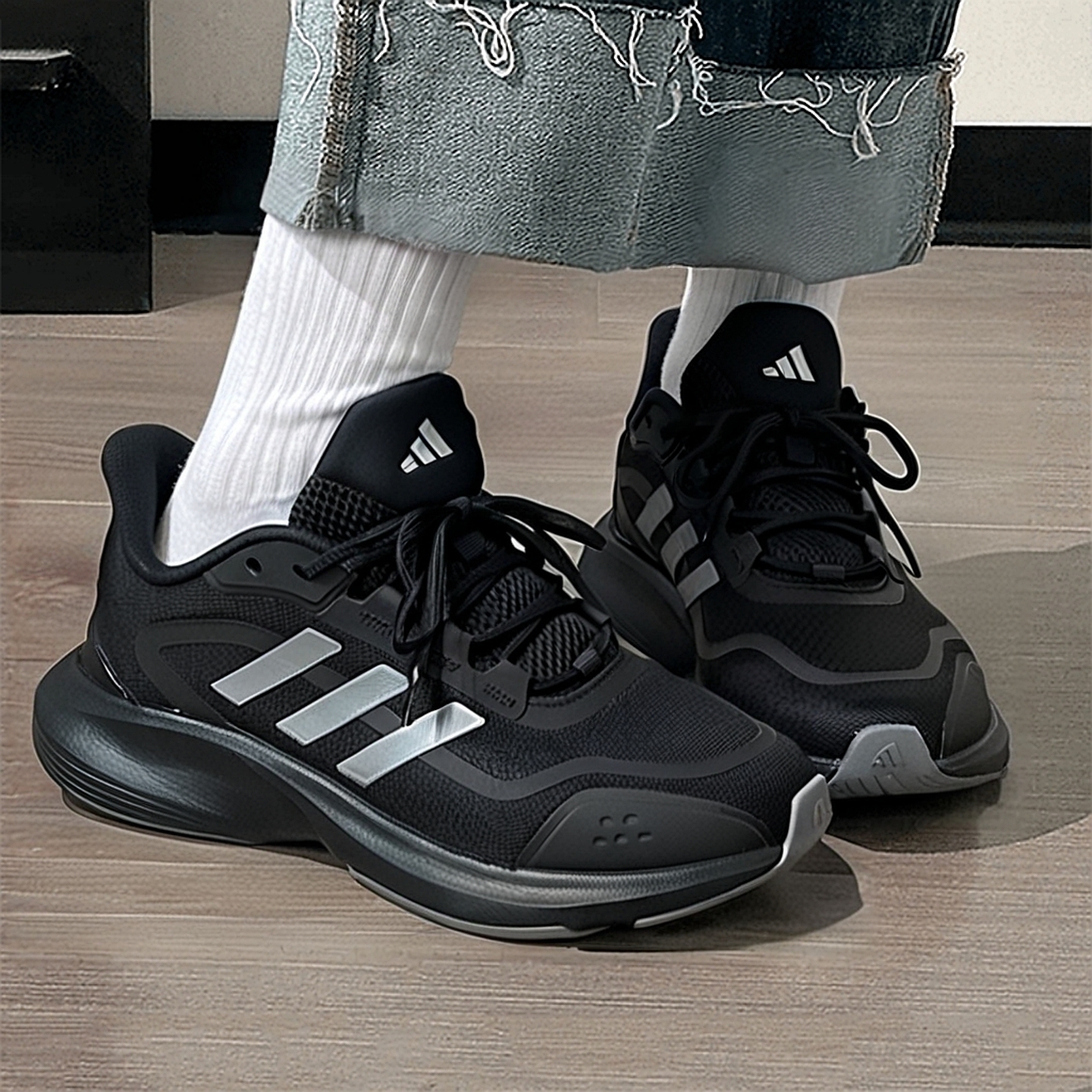 阿迪达斯女鞋运动鞋新款休闲鞋子秋季轻便透气跑鞋女款正品跑步鞋