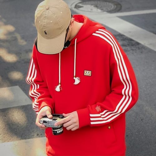 阿迪达斯三叶草男款连帽卫衣红色新年款马年春季针织套头衫KT0646