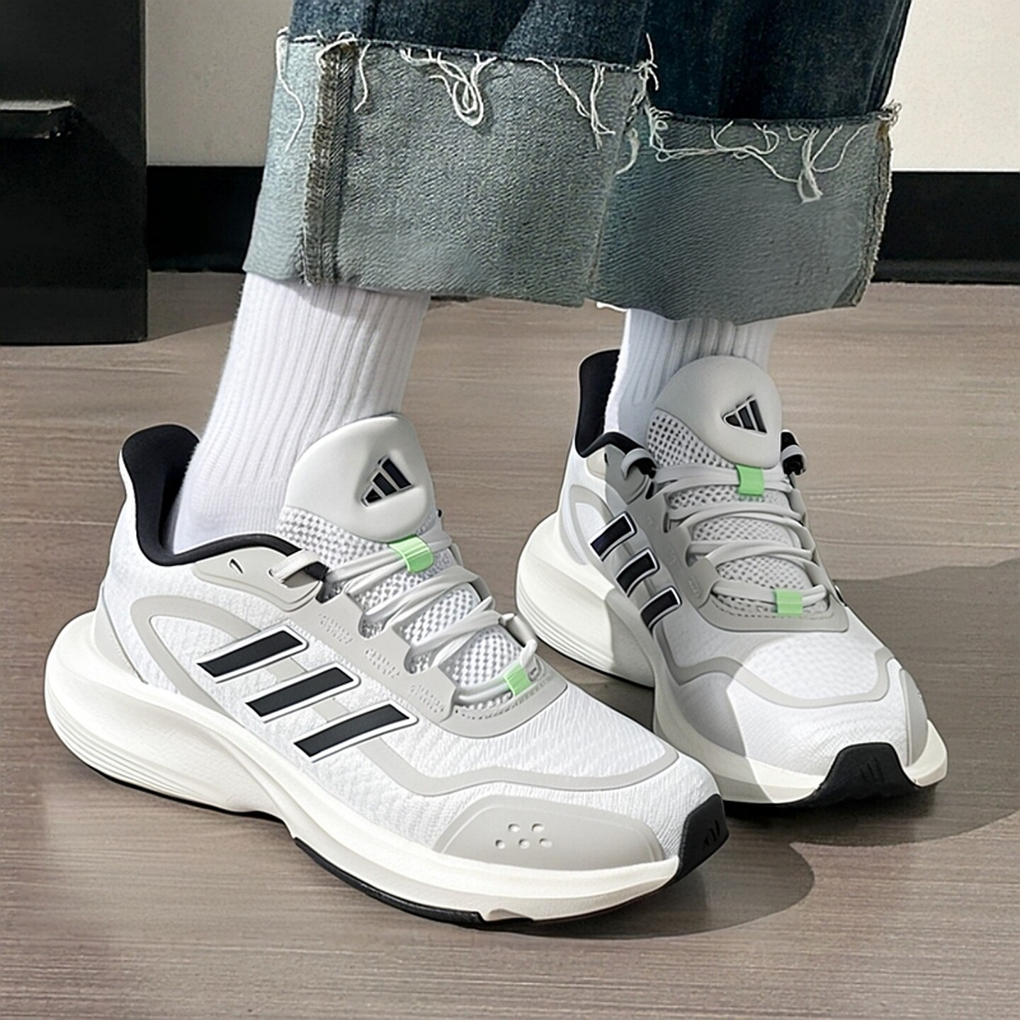 Adidas阿迪达斯跑步鞋男女鞋2025冬季新款轻便减震运动鞋休闲鞋子