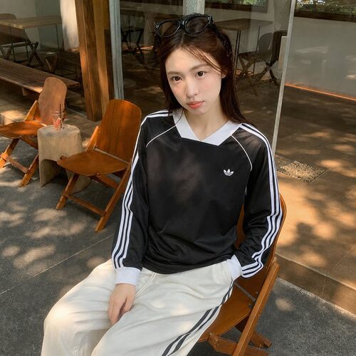 adidas阿迪达斯三叶草宽松球衣长袖T恤26春女装黑色套头衫KD2897