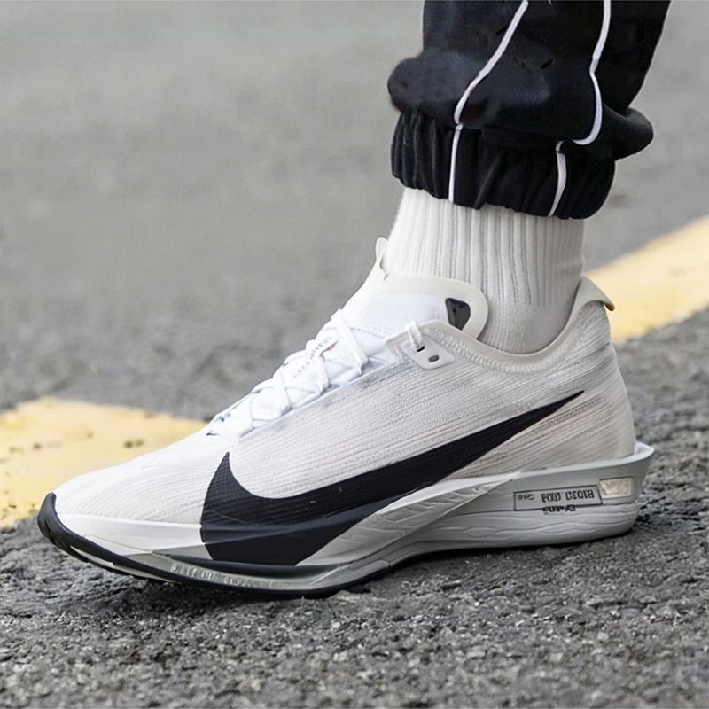 耐克ZOOMXSTREAKFLY2跑步鞋