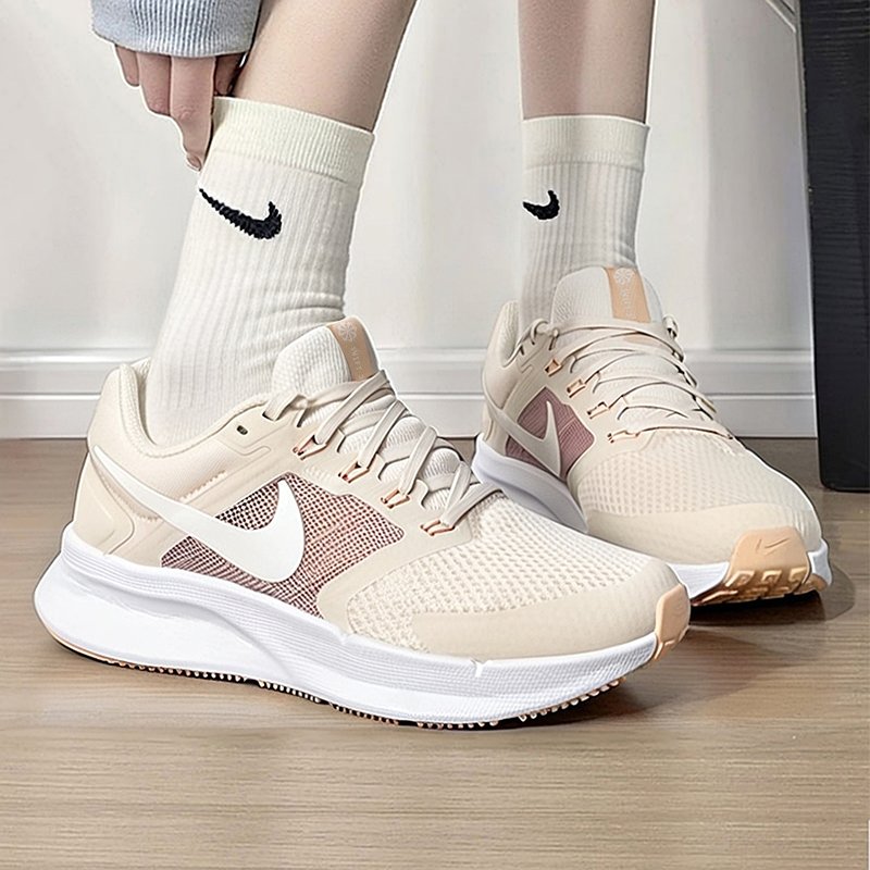 透气网面 缓震中底