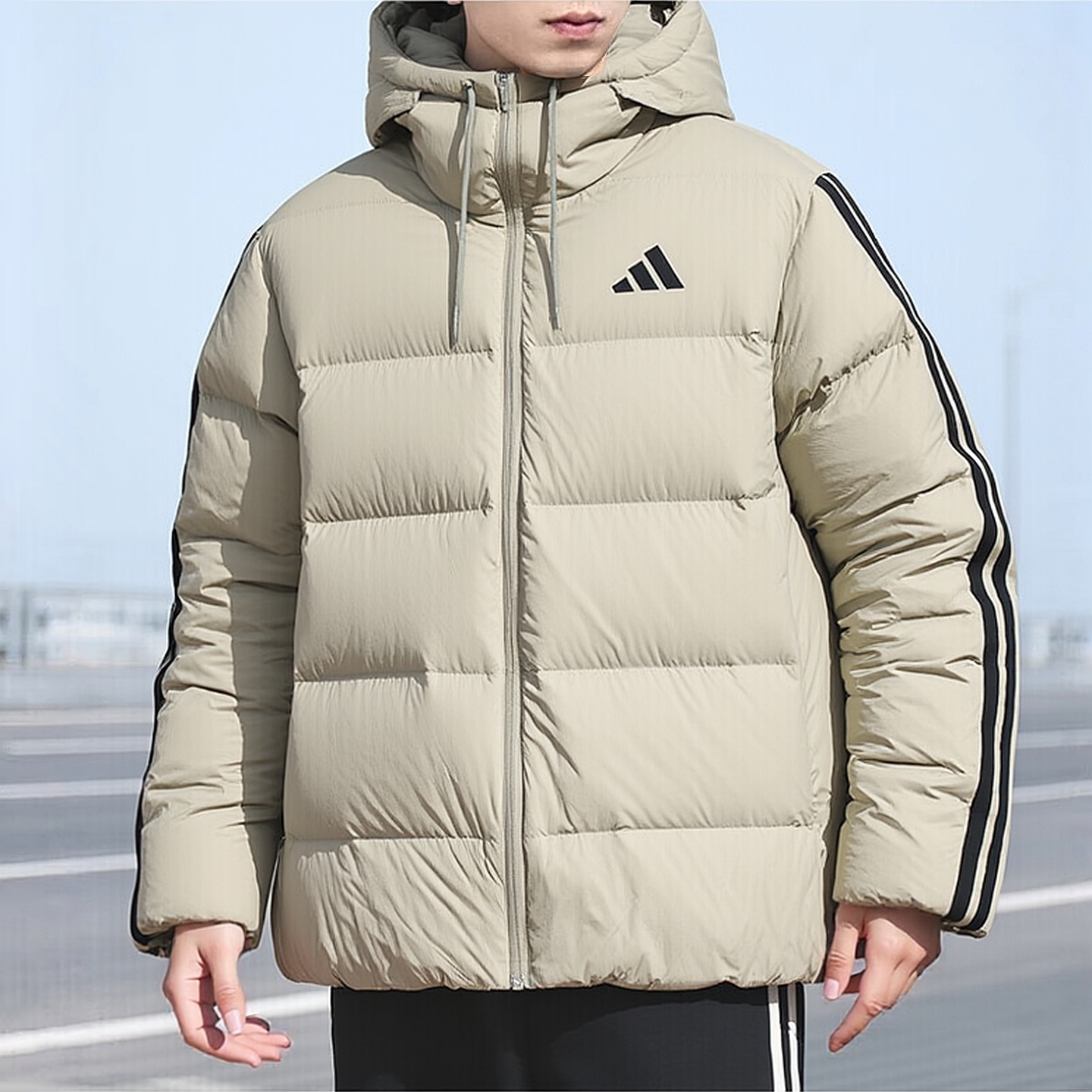 Adidas阿迪达斯轻薄款羽绒外套男装25冬季新款保暖羽绒服面包服