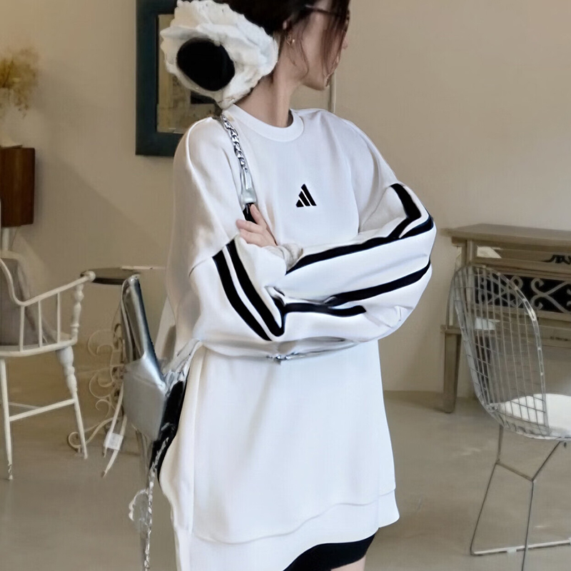 阿迪达斯卫衣女25秋新款运动跑步健身训练上衣舒适休闲时尚套头衫