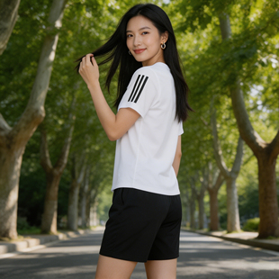 adidas阿迪达斯速干运动短袖健身服2026夏女三条纹训练T恤KU8746