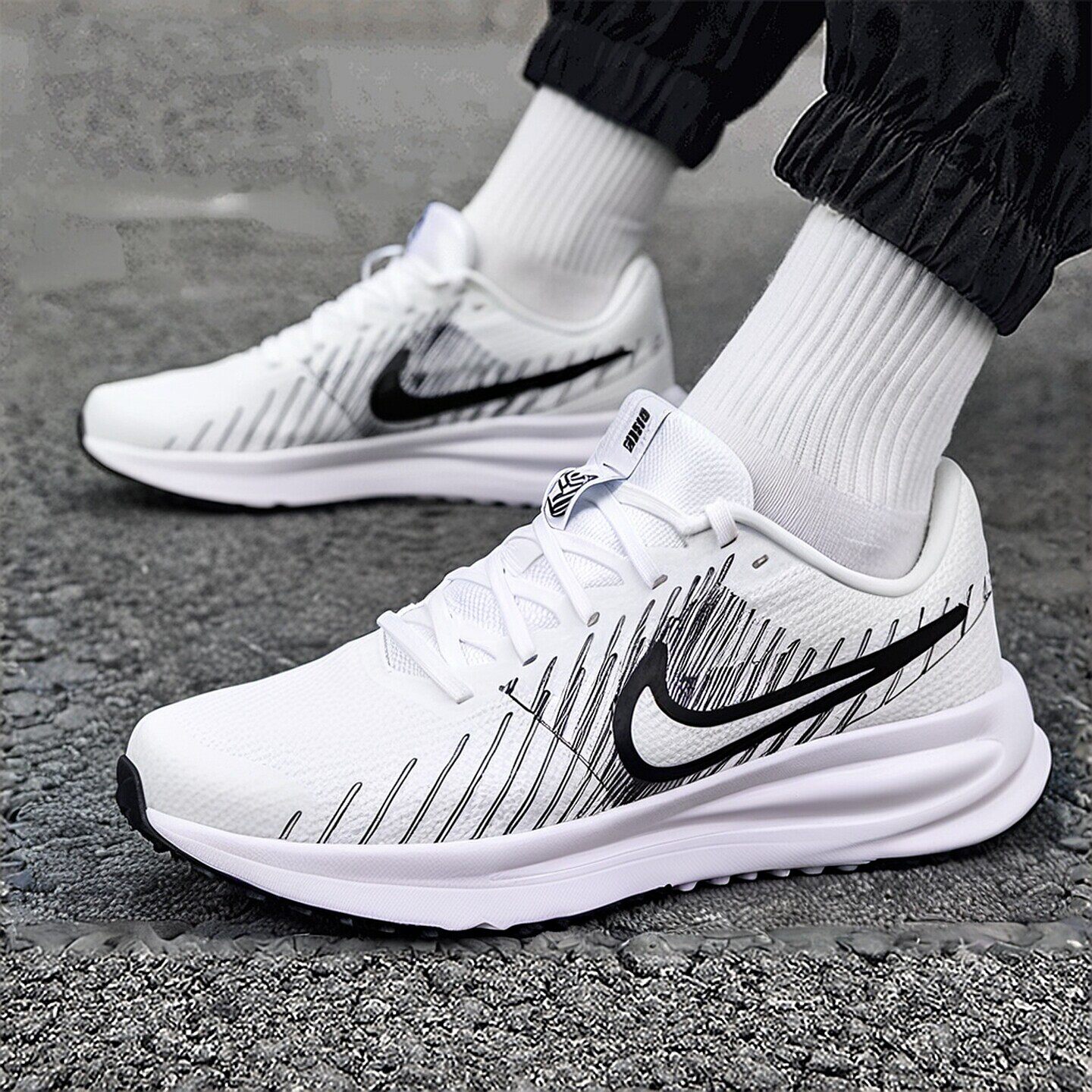 耐克正品跑步鞋男鞋2026春季新款缓震轻便训练鞋透气运动鞋HM9594