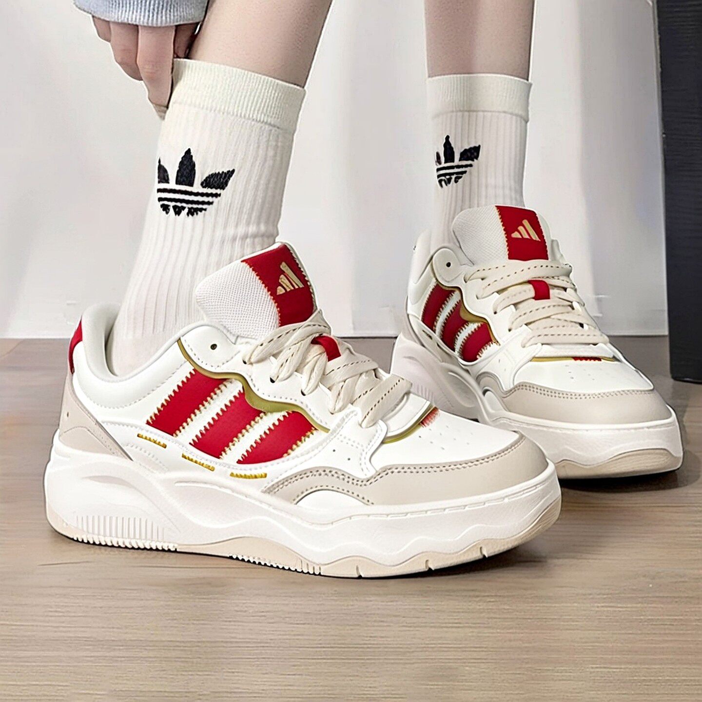 阿迪达斯官方新年款男鞋女鞋本命年红色板鞋婚鞋运动休闲鞋KH9021