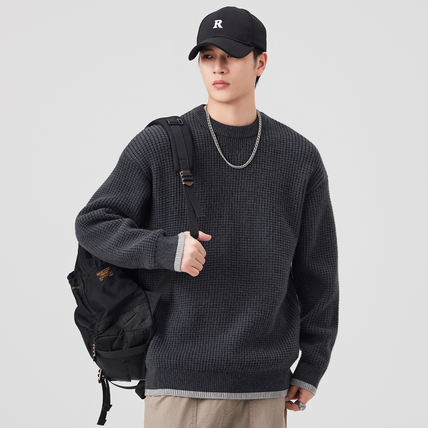 圆领撞色肌理感菠萝格毛衣男